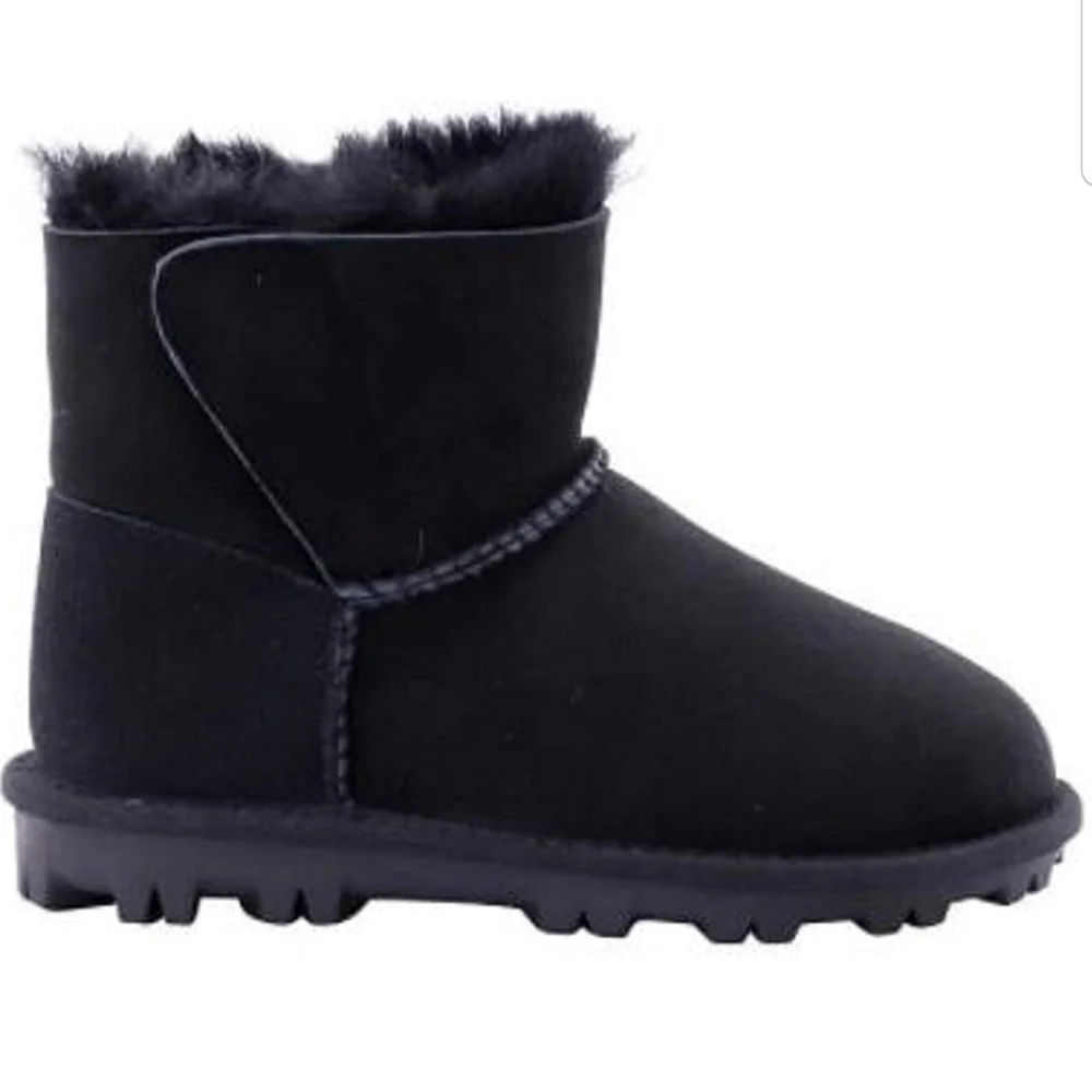 Kirkland Signature Kids Genuine sheepskin Shearling Boots  Nwt